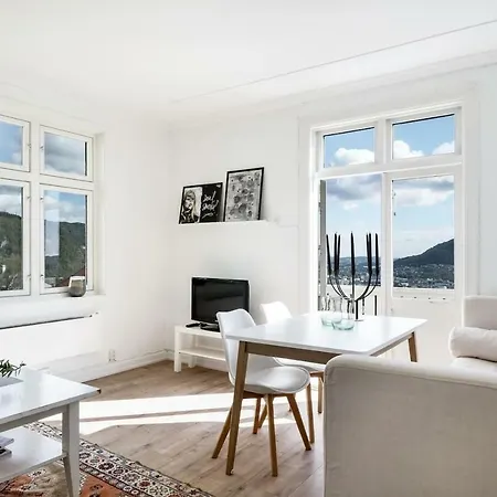Posh Area, Amazing Panorama View + Balcony,parking 3br 베르겐